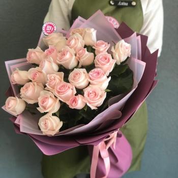 Бело-розовые розы 60 см (Россия) [Артикул  48816ya]
