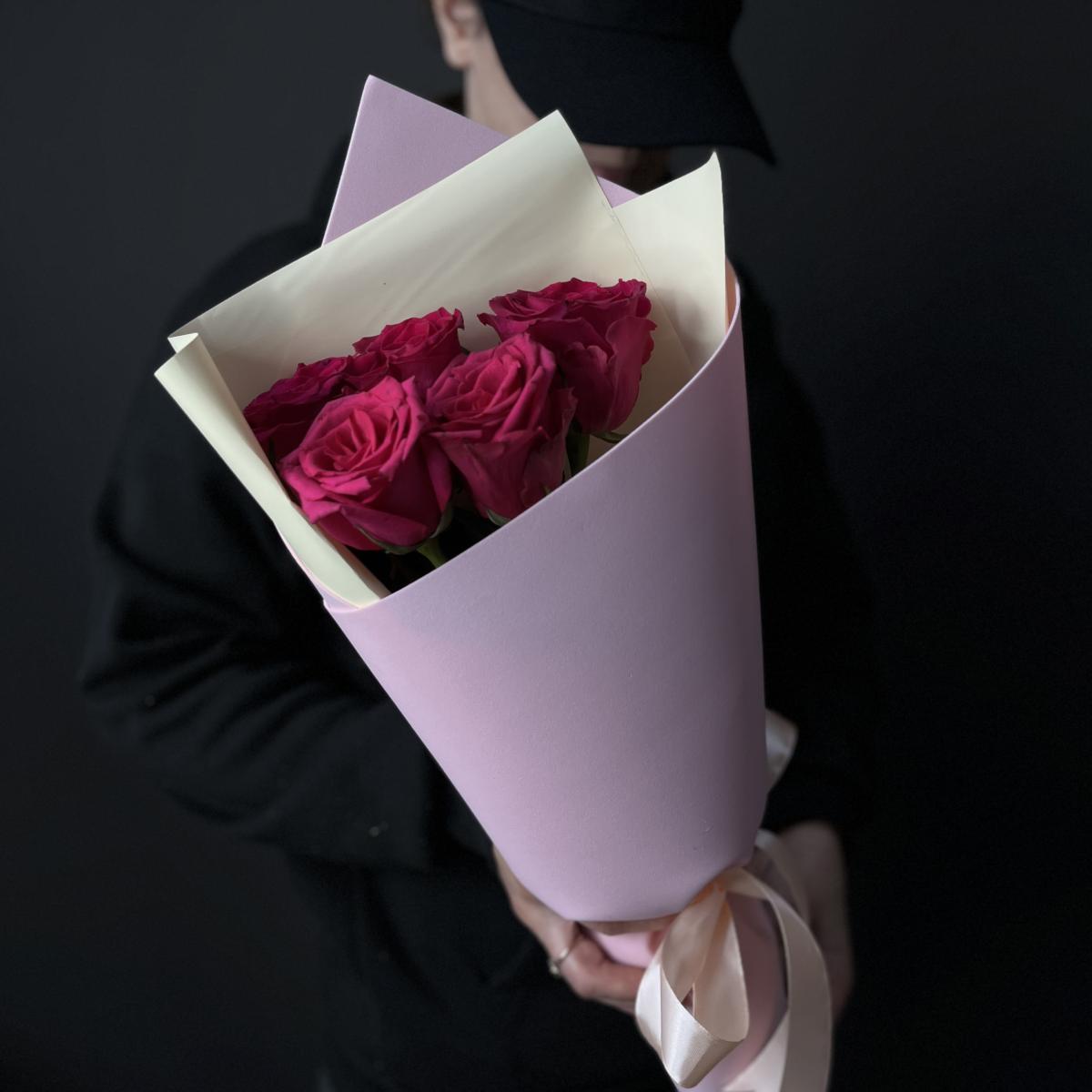 Композиция из розовой розы (Эквадор) 40 см