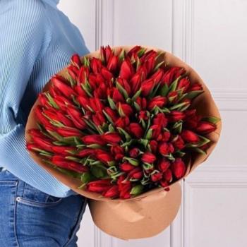 Красные тюльпаны 101 шт [код   20856slav]